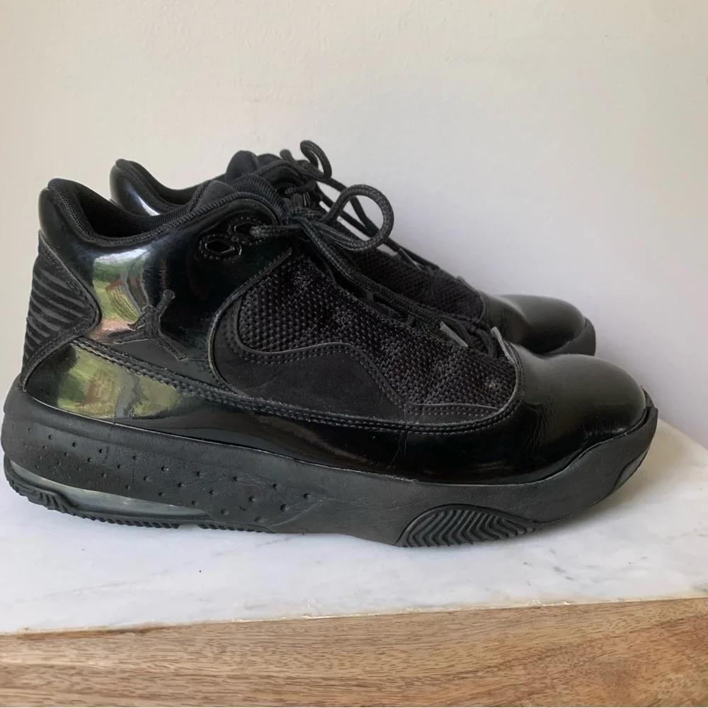 Jordan Max Aura 2 Men's Athletic Sneakers Air Jordan Black on Black 8.5